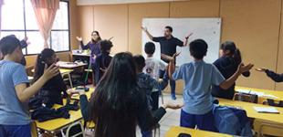 Una dinámica rompehielos dio inicio al taller de Alimentación Saludable en el Liceo Profesora Gladys Valenzuela.