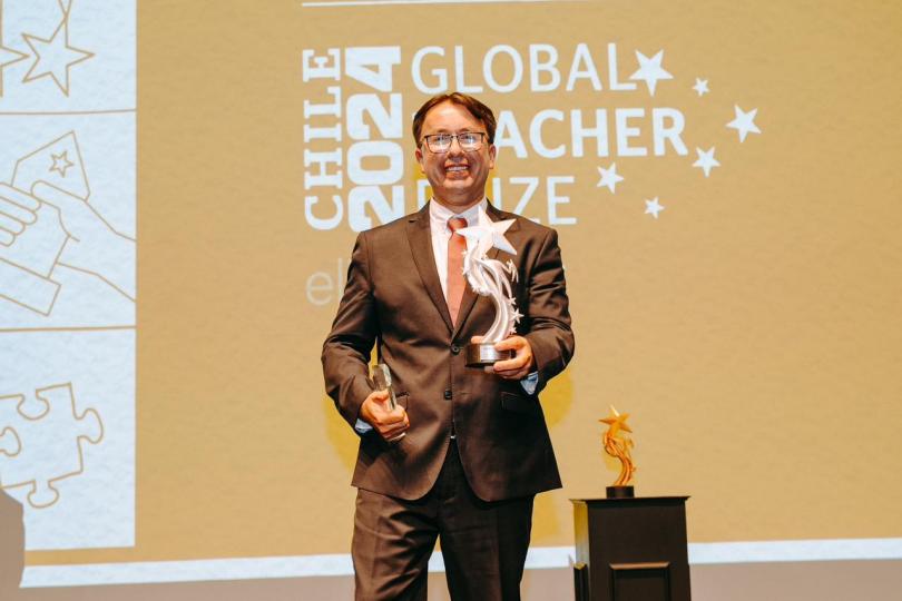 Patricio Vilches profesor de Educación General Básica