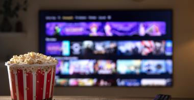 ¿No sabes qué hacer en casa? ¡Te recomendamos, libros, series y películas de acceso gratis!